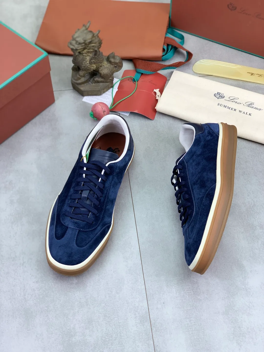 Men's men's shoes 💰P580 New model 💰 The latest casual shoes Loro Piana 💯 Top grade 💯 Buy the original copy 💯 Founded the existing Loro Piana company on April 24, 1924. It is the sixth generation of family operation, providing the best quality products to customers who are discerning about taste and quality. Imported original fly woven fabric with cowhide fabric, plain calfskin lining, hand-stitched thread with cowhide feet, original packaging, high-end outsole, size: 38-45 (customized for 46), 8️⃣ colors available
